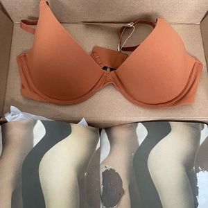 Skims Fits everybody plunge bra
